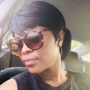 Meet your Posher, Ebony